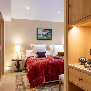 **** Hotel La Mere Germaine France